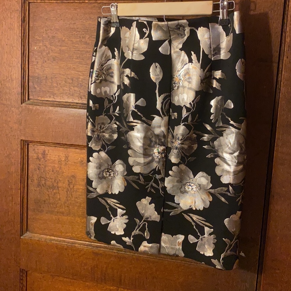 Fox & Ali Black Pencil Skirt w/Metallic Floral XS - Picture 3 of 6